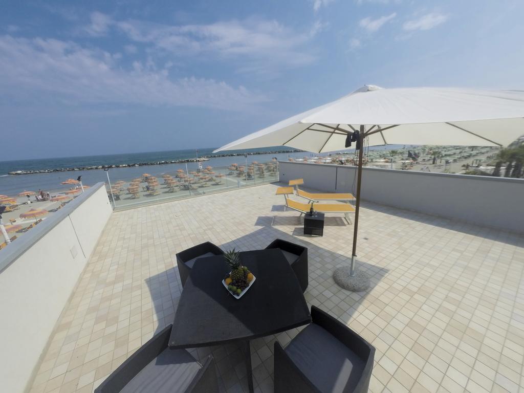 Hotel & Residence Cavalluccio Marino Ріміні Екстер'єр фото