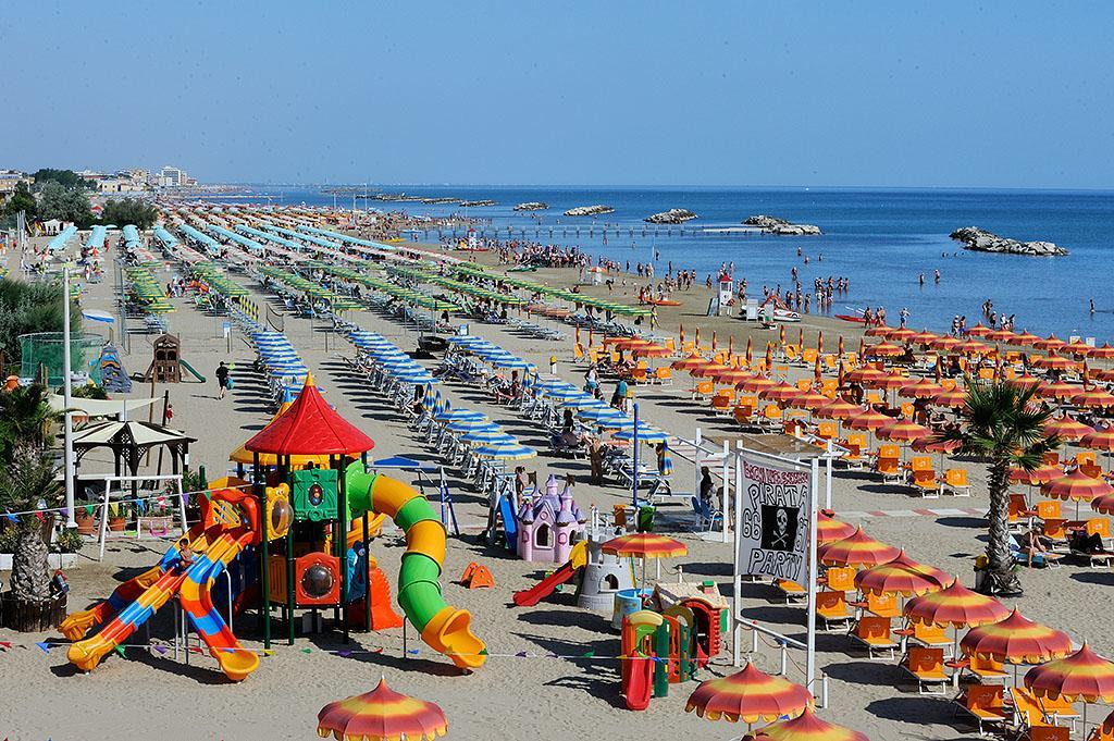 Hotel & Residence Cavalluccio Marino Ріміні Екстер'єр фото